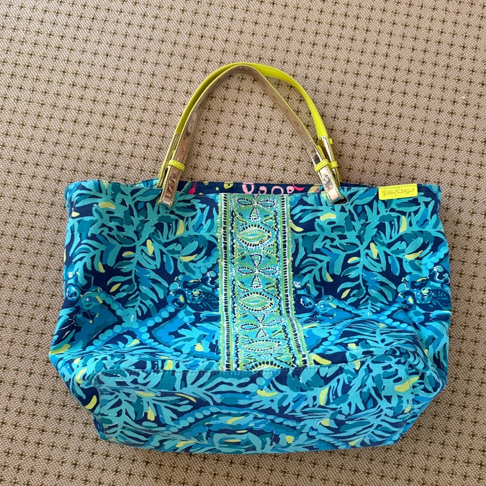 Lilly Pulitzer Reversible Beach Tote in Beach Loot & Midnight Cove with Pouch! - Picture 2 of 16